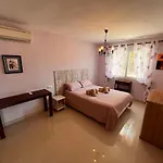 With Private Pool, Only 7 Min To The
