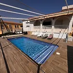 펜션 With Private Pool, Only 7 Min To The